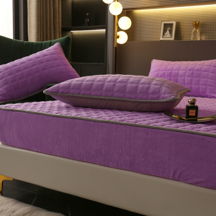 91家纺网 家纺一手货源 找家纺 2025啊雅家居新款单品牛奶绒夹棉床笠 紫色