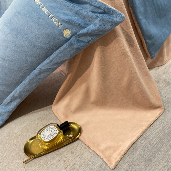 91家纺网 家纺一手货源 找家纺 蓝巢 2022新款高克重牛奶绒唯美系列四件套 唯美-宾利蓝