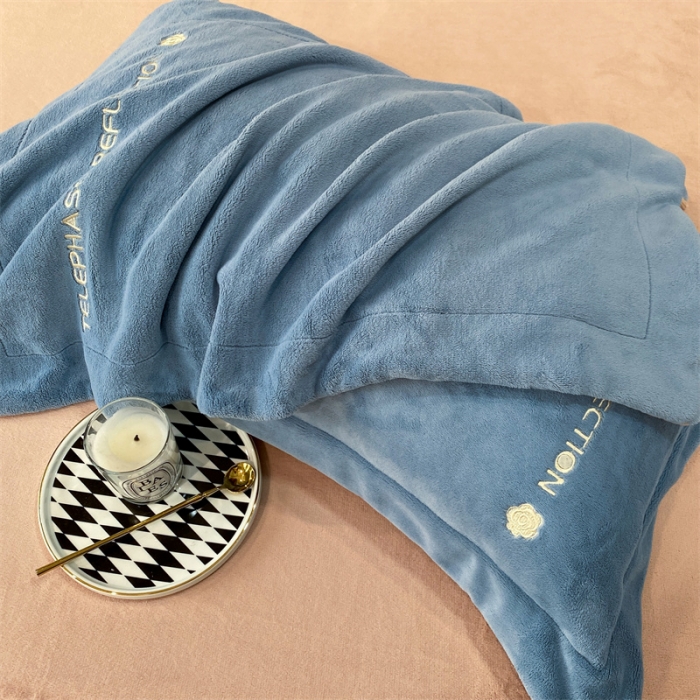 91家纺网 家纺一手货源 找家纺 蓝巢 2022新款高克重牛奶绒唯美系列四件套 唯美-宾利蓝