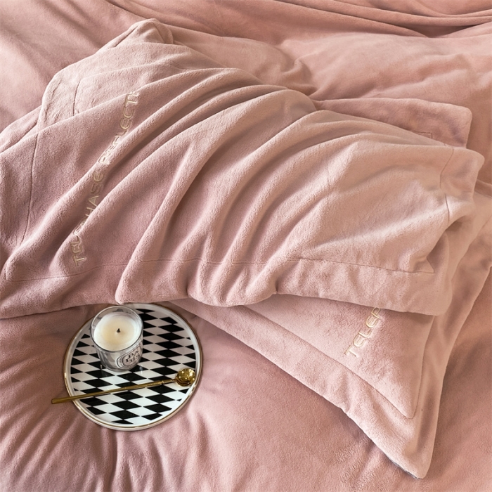 91家纺网 家纺一手货源 找家纺 蓝巢 2022新款高克重牛奶绒唯美系列四件套 唯美-豆沙