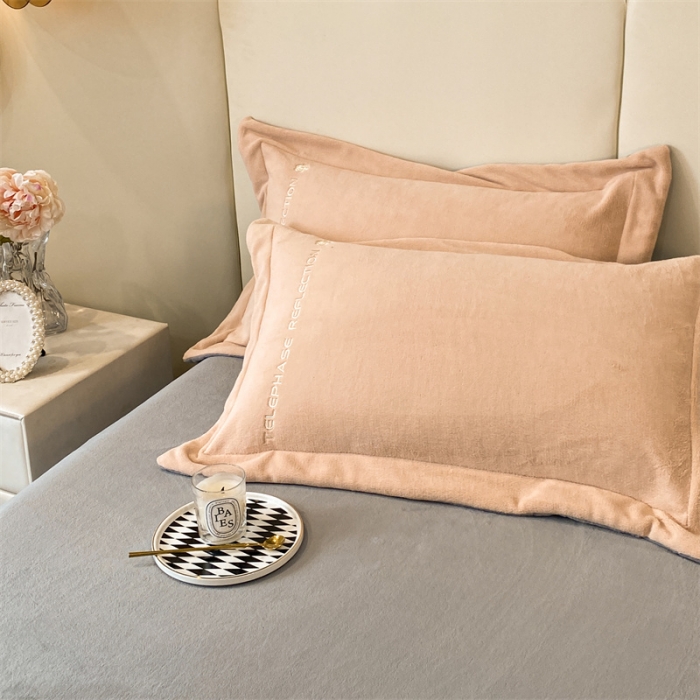 91家纺网 家纺一手货源 找家纺 蓝巢 2022新款高克重牛奶绒唯美系列四件套 唯美-米驼