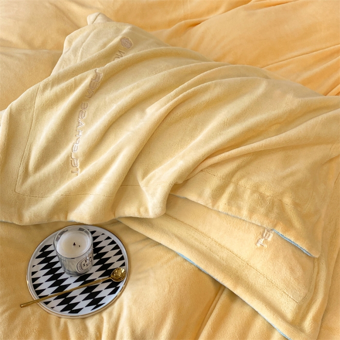 91家纺网 家纺一手货源 找家纺 蓝巢 2022新款高克重牛奶绒唯美系列四件套 唯美-奶黄