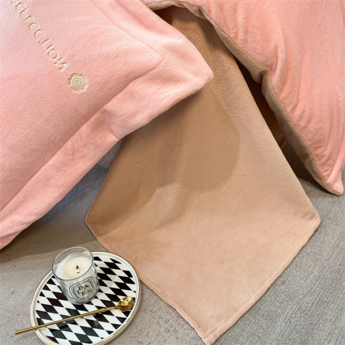 91家纺网 家纺一手货源 找家纺 蓝巢 2022新款高克重牛奶绒唯美系列四件套 唯美-香叶粉