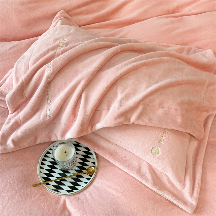 91家纺网 家纺一手货源 找家纺 蓝巢 2022新款高克重牛奶绒唯美系列四件套 唯美-香叶粉