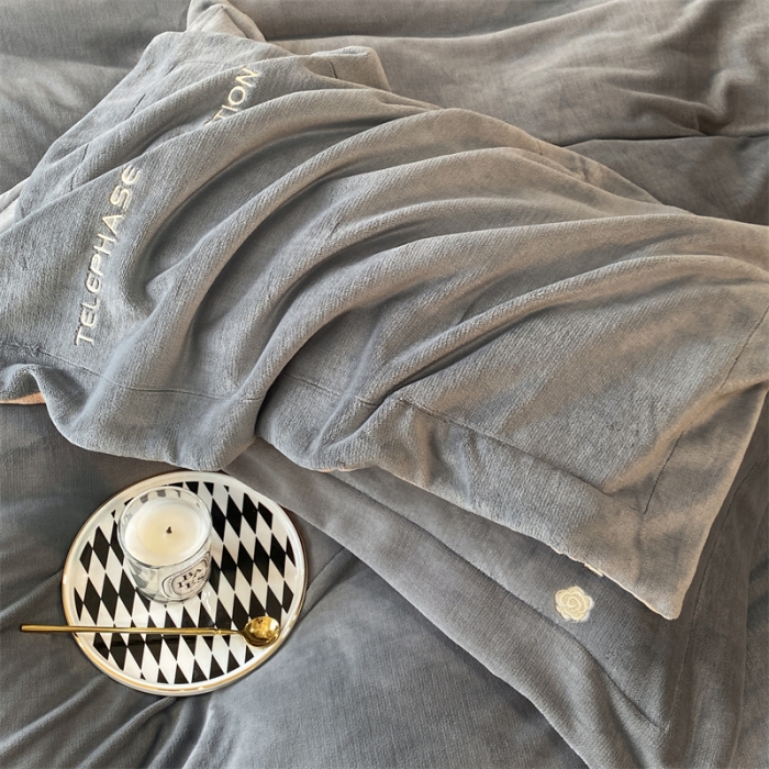 91家纺网 家纺一手货源 找家纺 蓝巢 2022新款高克重牛奶绒唯美系列四件套 唯美-中灰