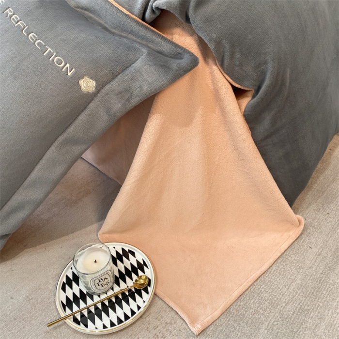 91家纺网 家纺一手货源 找家纺 蓝巢 2022新款高克重牛奶绒唯美系列四件套 唯美-中灰