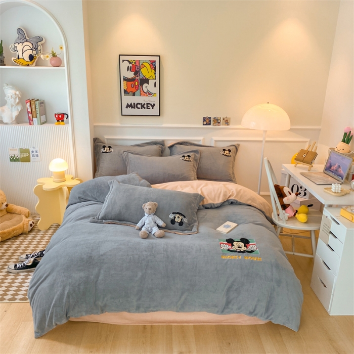 91家纺网 家纺一手货源 找家纺 蓝巢 2022新款高克重牛奶绒迪士尼系列四件套 米奇