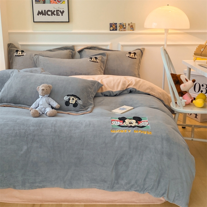 91家纺网 家纺一手货源 找家纺 蓝巢 2022新款高克重牛奶绒迪士尼系列四件套 米奇