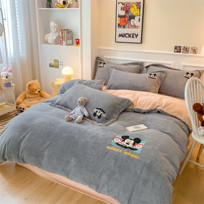 91家纺网 家纺一手货源 找家纺 蓝巢 2022新款高克重牛奶绒迪士尼系列四件套 米奇