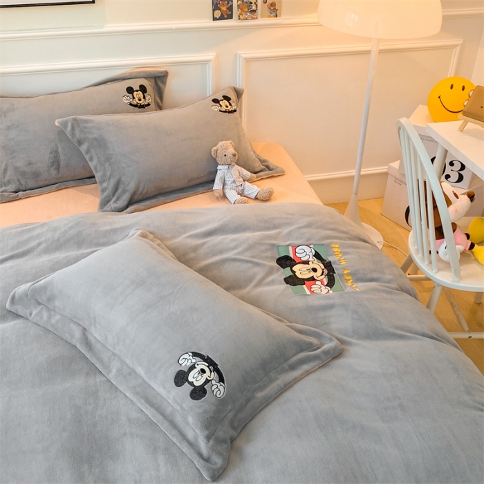 91家纺网 家纺一手货源 找家纺 蓝巢 2022新款高克重牛奶绒迪士尼系列四件套 米奇