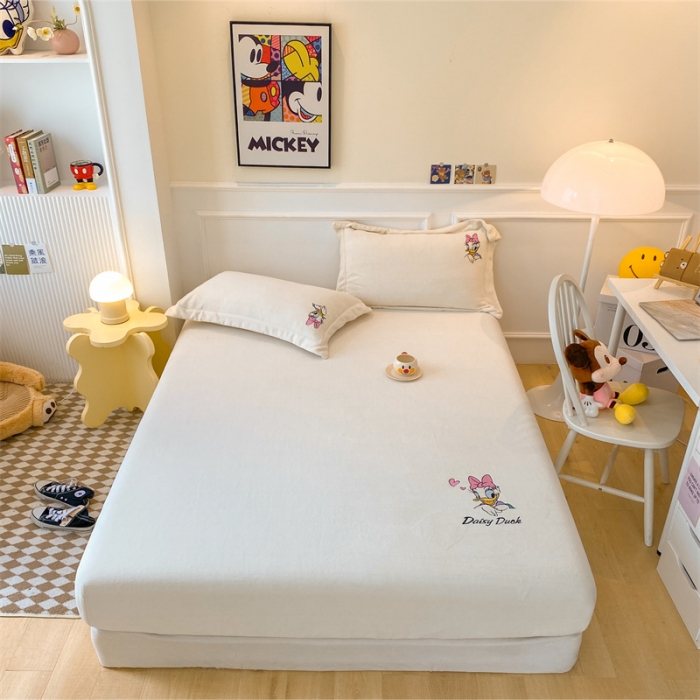 91家纺网 家纺一手货源 找家纺 蓝巢 2022新款牛奶绒迪士尼单床笠 迪士尼-奶昔白