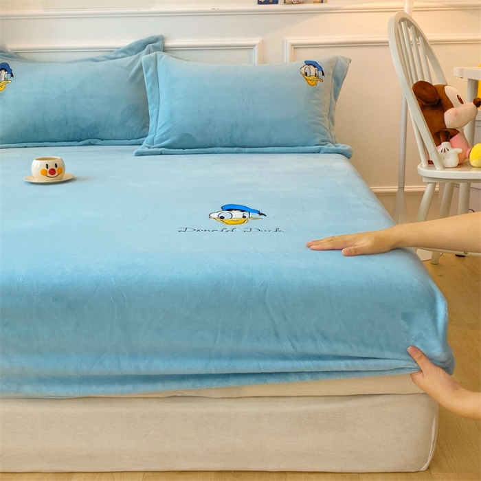 91家纺网 家纺一手货源 找家纺 蓝巢 2022新款牛奶绒迪士尼单床笠 迪士尼-天空蓝