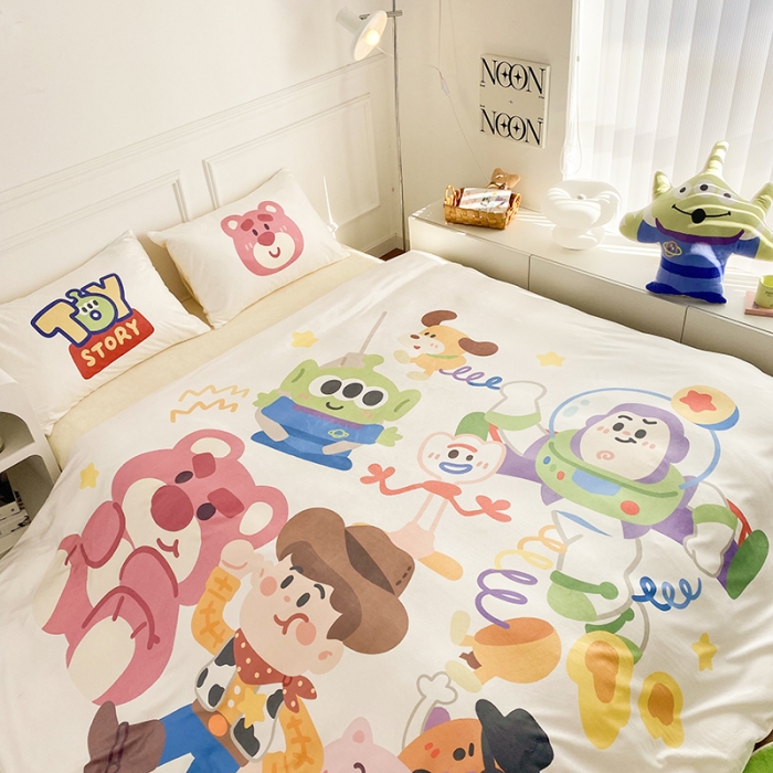 91家纺网 家纺一手货源 找家纺 圆岛家纺2022新款迪士尼大版牛奶绒宝宝绒四件套 玩具总动员