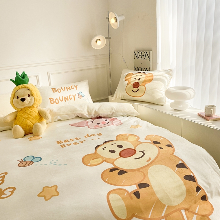 91家纺网 家纺一手货源 找家纺 圆岛家纺2022新款迪士尼大版牛奶绒宝宝绒四件套跳跳虎&amp;噗噗