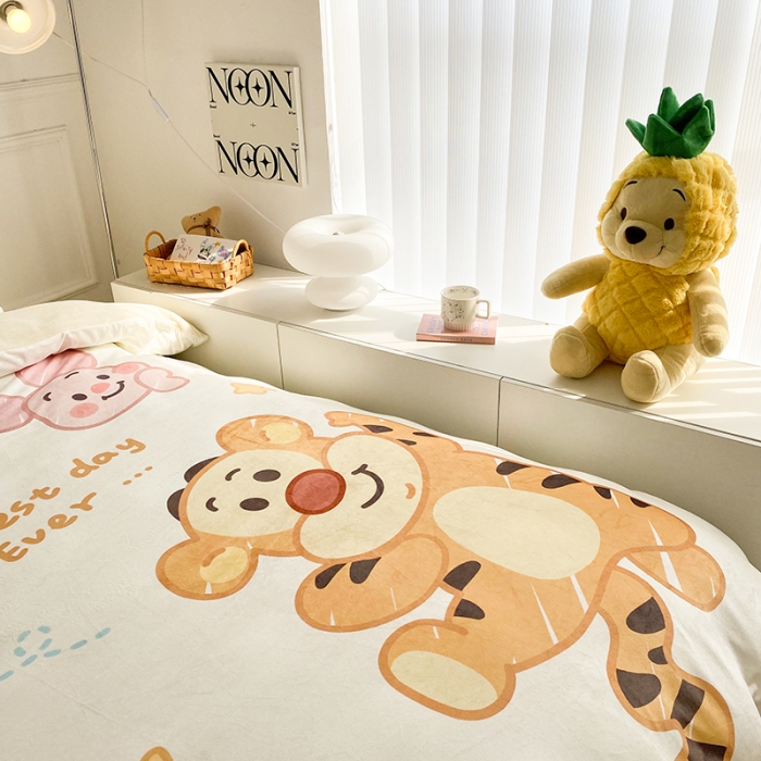 91家纺网 家纺一手货源 找家纺 圆岛家纺2022新款迪士尼大版牛奶绒宝宝绒四件套跳跳虎&amp;噗噗