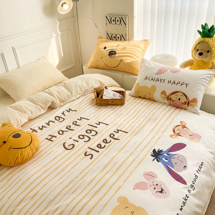 91家纺网 家纺一手货源 找家纺 圆岛家纺 2022新款迪士尼大版牛奶绒宝宝绒四件套 维尼家族