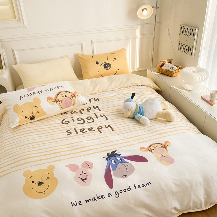 91家纺网 家纺一手货源 找家纺 圆岛家纺 2022新款迪士尼大版牛奶绒宝宝绒四件套 维尼家族