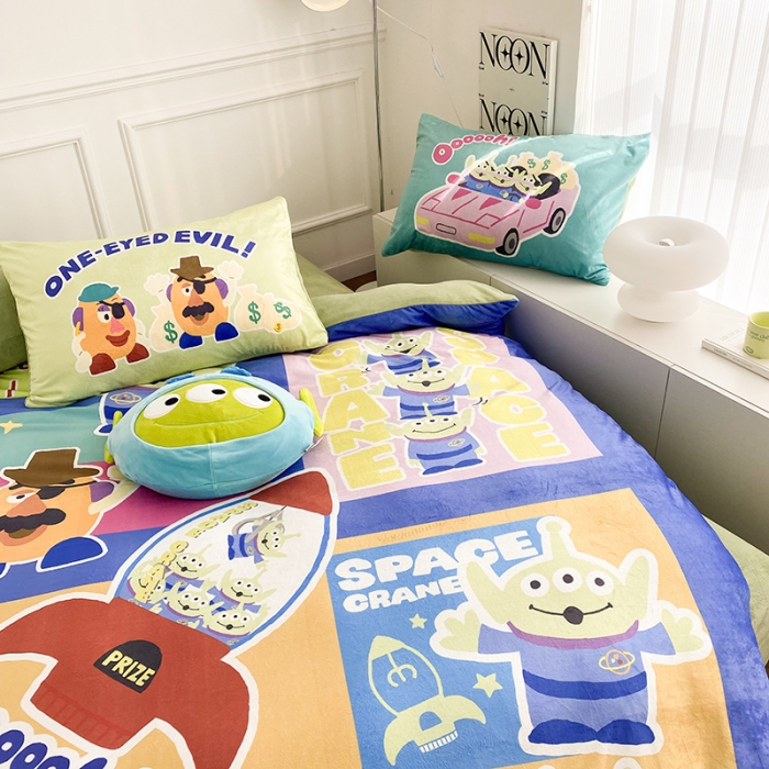 91家纺网 家纺一手货源 找家纺 圆岛家纺 2022新款迪士尼大版牛奶绒宝宝绒四件套 三眼仔