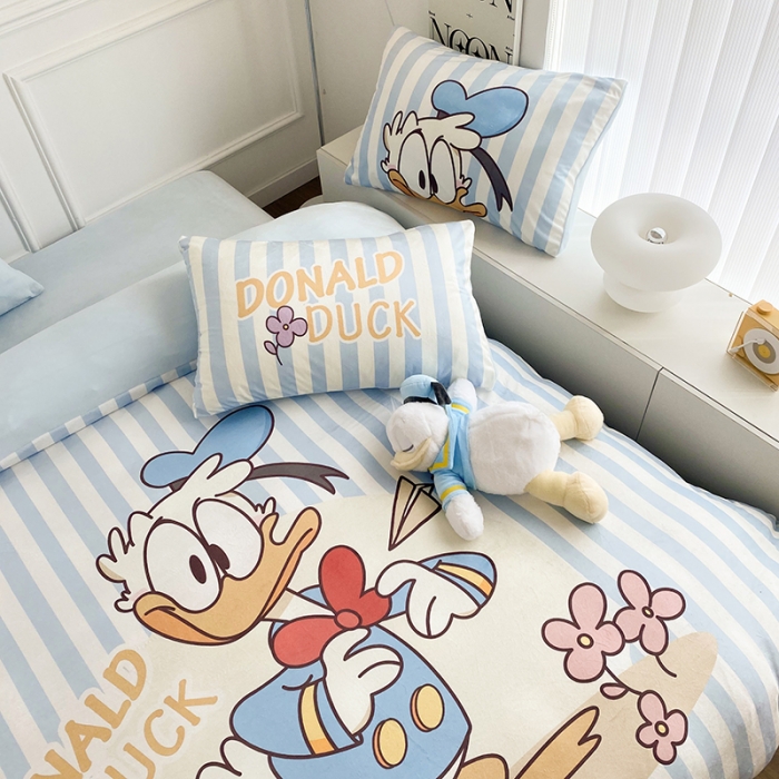 91家纺网 家纺一手货源 找家纺 圆岛家纺 2022新款迪士尼大版牛奶绒宝宝绒四件套 唐老鸭