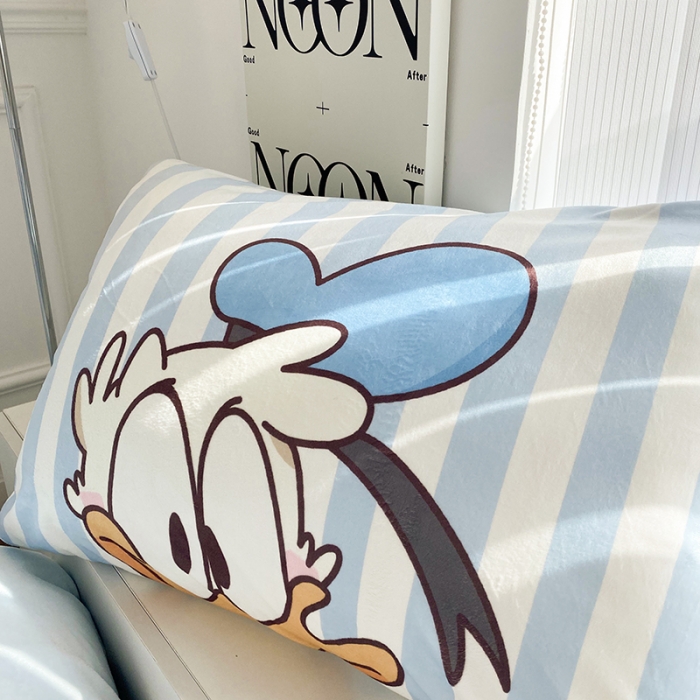 91家纺网 家纺一手货源 找家纺 圆岛家纺 2022新款迪士尼大版牛奶绒宝宝绒四件套 唐老鸭