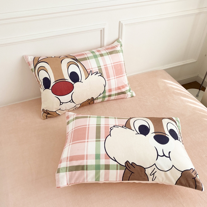 91家纺网 家纺一手货源 找家纺 圆岛家纺 2022新款迪士尼大版牛奶绒宝宝绒四件套 奇奇蒂蒂