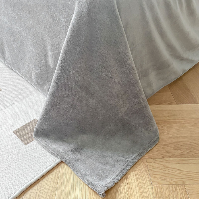 91家纺网 家纺一手货源 找家纺 琪格格纺织 2023新品雕花牛奶绒VS兔兔绒四件套 大豹子灰