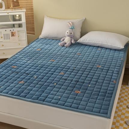 91家纺网 家纺一手货源 找家纺 总东宇2022新款直播供货A类母婴级高克重宝宝绒床垫-风格二