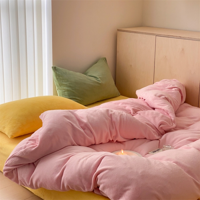 91家纺网 家纺一手货源 找家纺 时光里2022新款纯色混搭18色系列四件套 樱花粉配黄绿黄