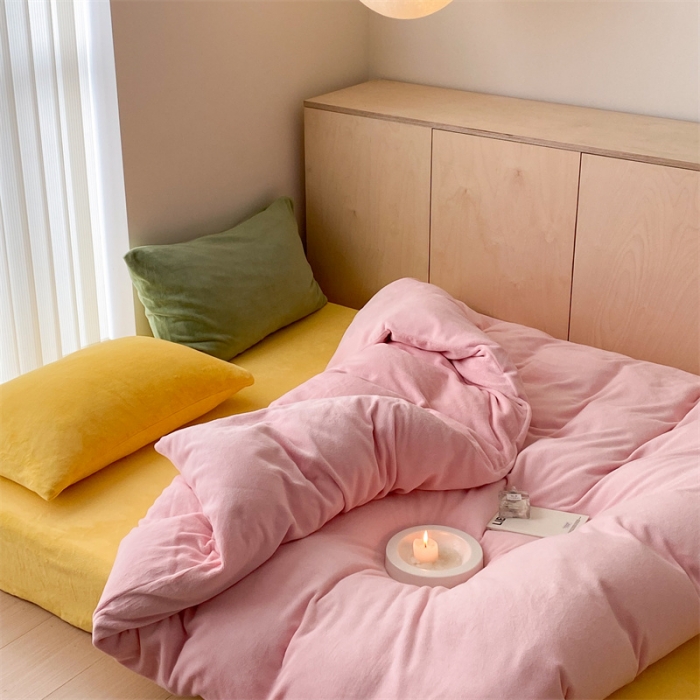 91家纺网 家纺一手货源 找家纺 时光里2022新款纯色混搭18色系列四件套 樱花粉配黄绿黄