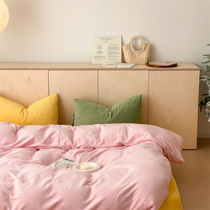 91家纺网 家纺一手货源 找家纺 时光里2022新款纯色混搭18色系列四件套 樱花粉配黄绿黄