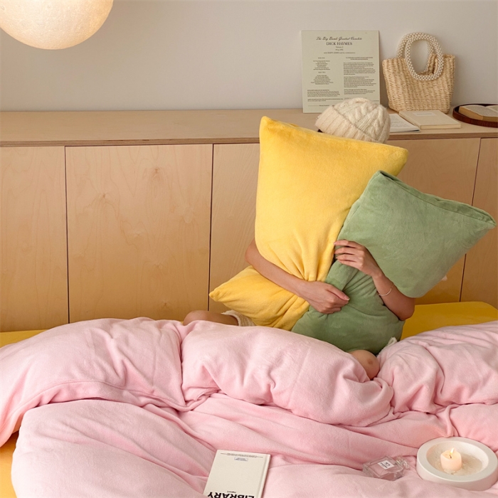 91家纺网 家纺一手货源 找家纺 时光里2022新款纯色混搭18色系列四件套 樱花粉配黄绿黄