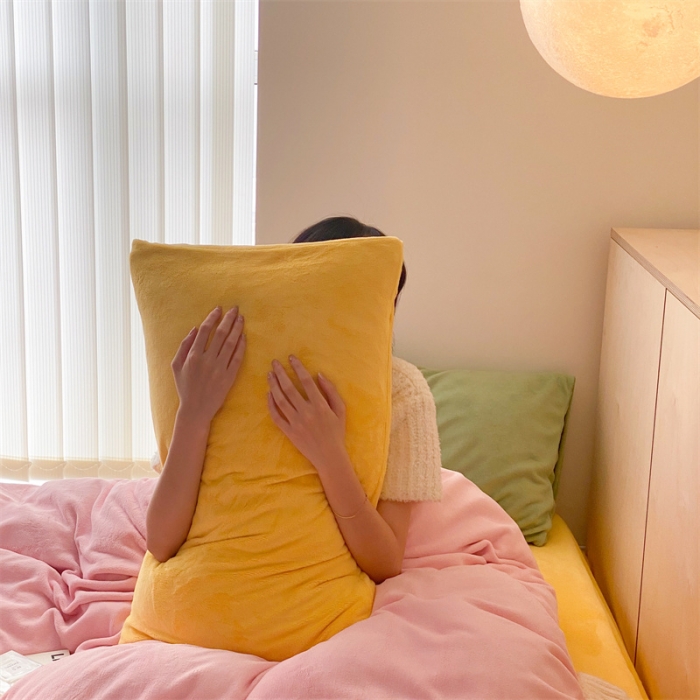 91家纺网 家纺一手货源 找家纺 时光里2022新款纯色混搭18色系列四件套 樱花粉配黄绿黄