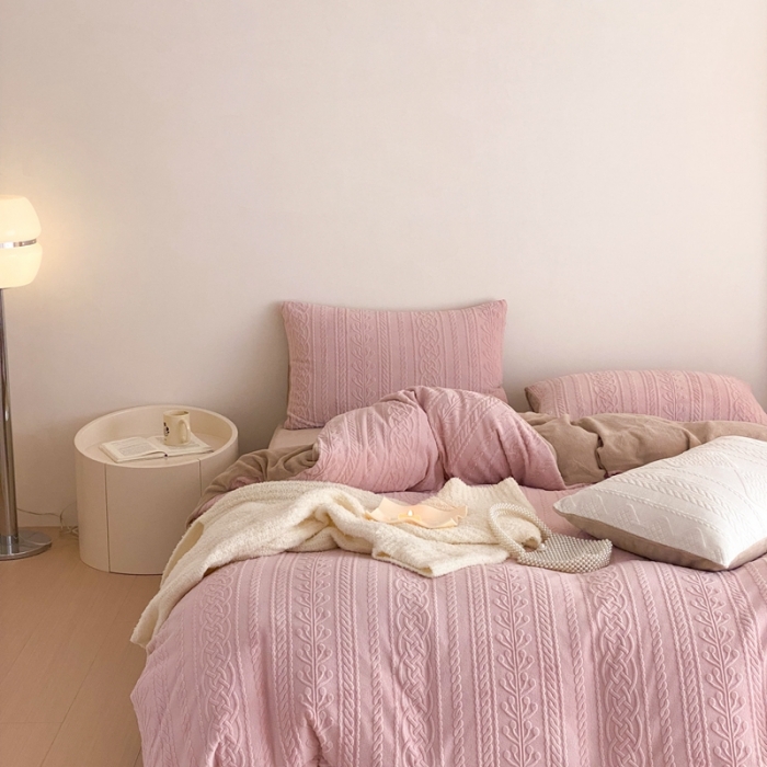 91家纺网 家纺一手货源 找家纺 梦享生活 新款加厚牛奶雕花绒四件套 花枝-粉（普通款）