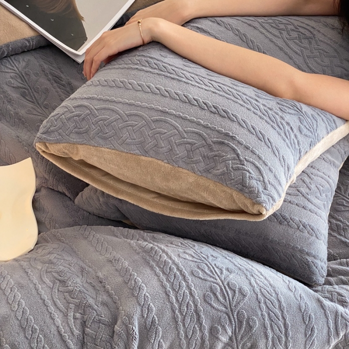 91家纺网 家纺一手货源 找家纺 梦享生活 新款加厚牛奶雕花绒四件套 花枝-灰（普通款）