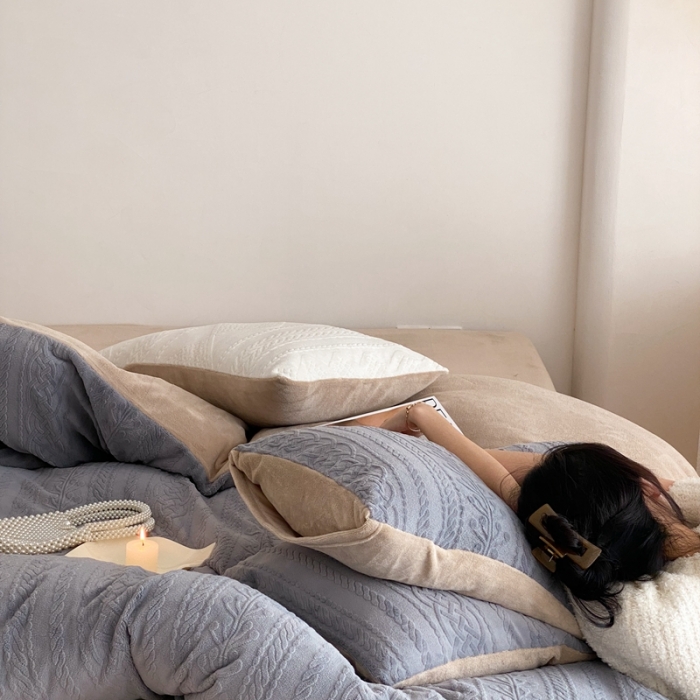 91家纺网 家纺一手货源 找家纺 梦享生活 新款加厚牛奶雕花绒四件套 花枝-灰（普通款）