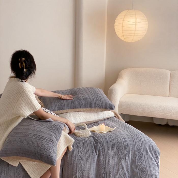 91家纺网 家纺一手货源 找家纺 梦享生活 新款加厚牛奶雕花绒四件套 花枝-灰（普通款）