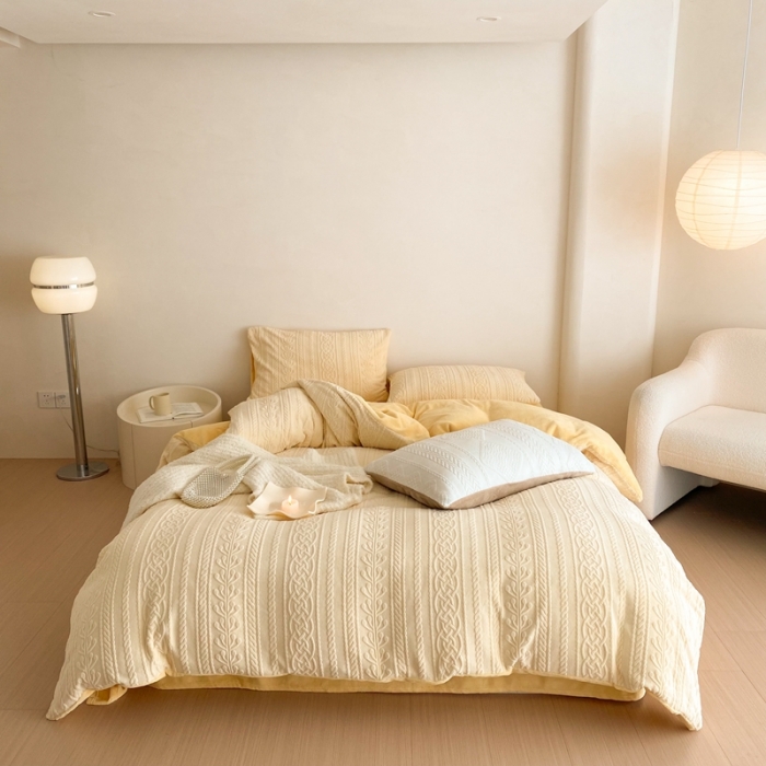 91家纺网 家纺一手货源 找家纺 梦享生活 新款加厚牛奶雕花绒四件套 花枝-奶黄（普通款）