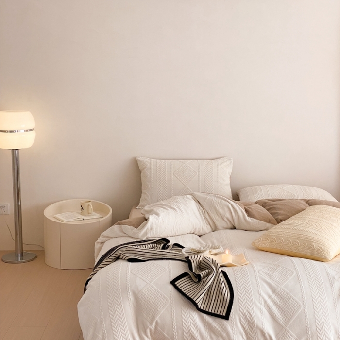 91家纺网 家纺一手货源 找家纺 梦享生活 新款加厚牛奶雕花绒四件套 菱形格-白（普通款）