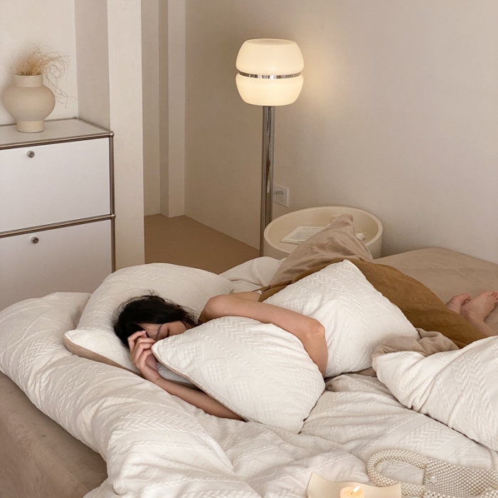 91家纺网 家纺一手货源 找家纺 梦享生活 新款加厚牛奶雕花绒四件套 菱形格-白（普通款）