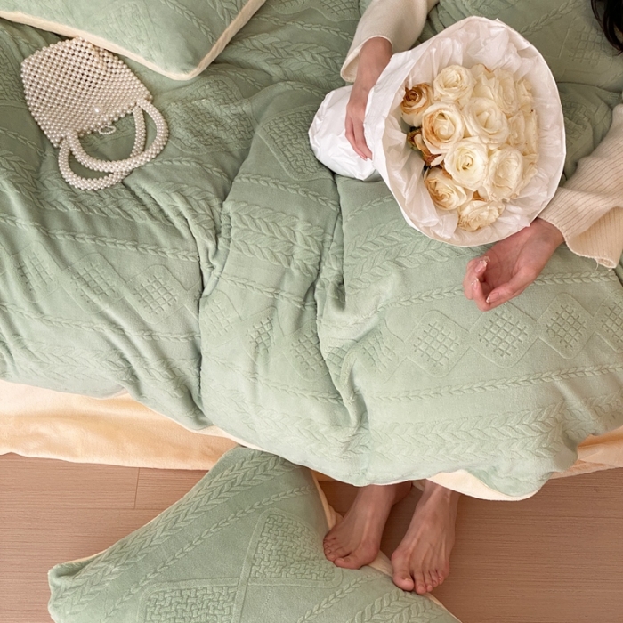 91家纺网 家纺一手货源 找家纺 梦享生活 新款加厚牛奶雕花绒四件套 菱形格-绿（普通款）