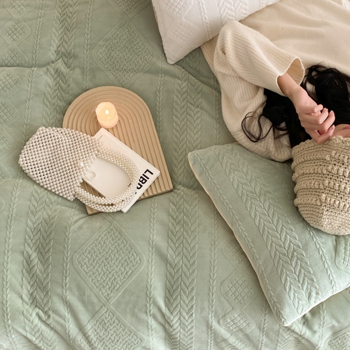 91家纺网 家纺一手货源 找家纺 梦享生活 新款加厚牛奶雕花绒四件套 菱形格-绿（普通款）