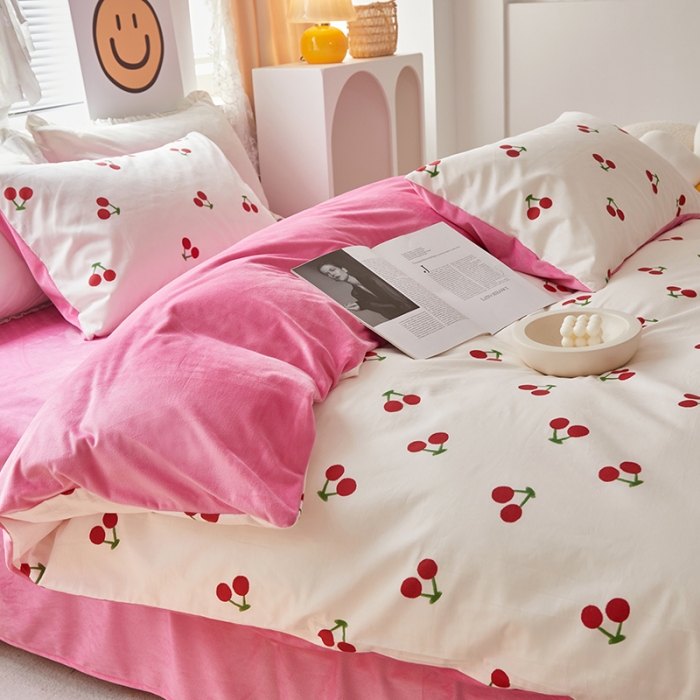 91家纺网 家纺一手货源 找家纺 怡家居 2022秋冬A版棉B版水晶绒四件套 樱桃多多