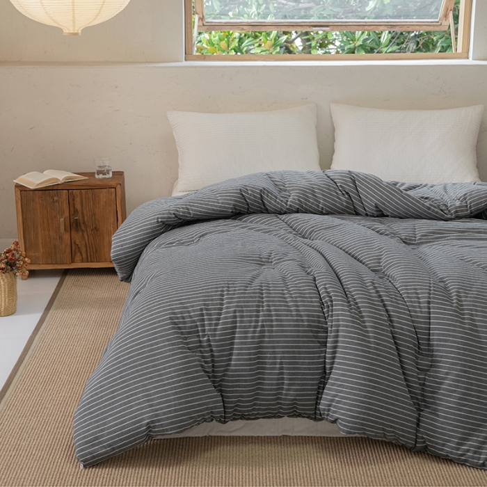 91家纺网 家纺一手货源 找家纺 棉邦2022新款全棉水洗棉大豆被 黑细条