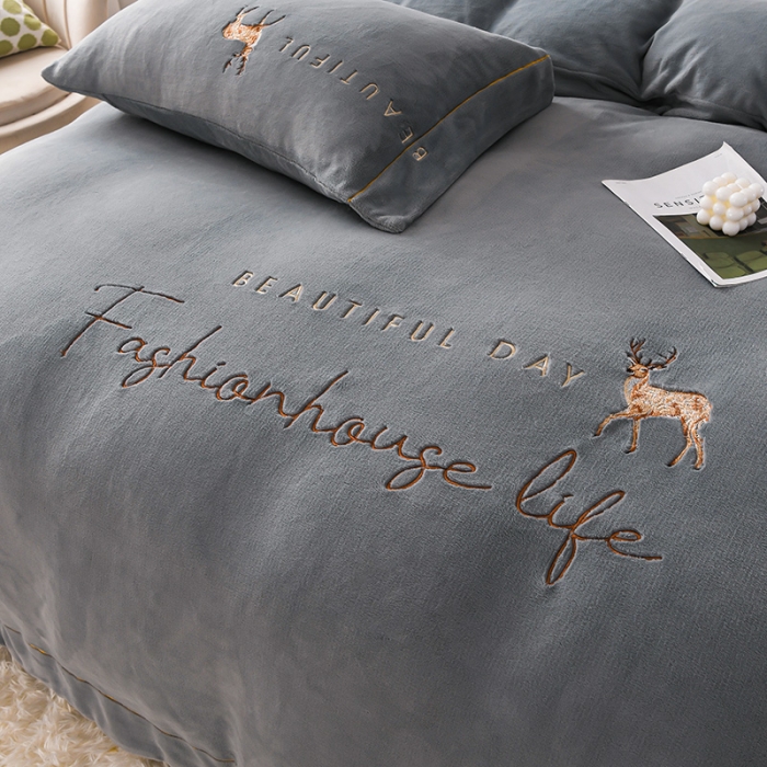 91家纺网 家纺一手货源 找家纺 金麦 2022新款230克全消光A类牛奶绒四件套-梦鹿 浅灰