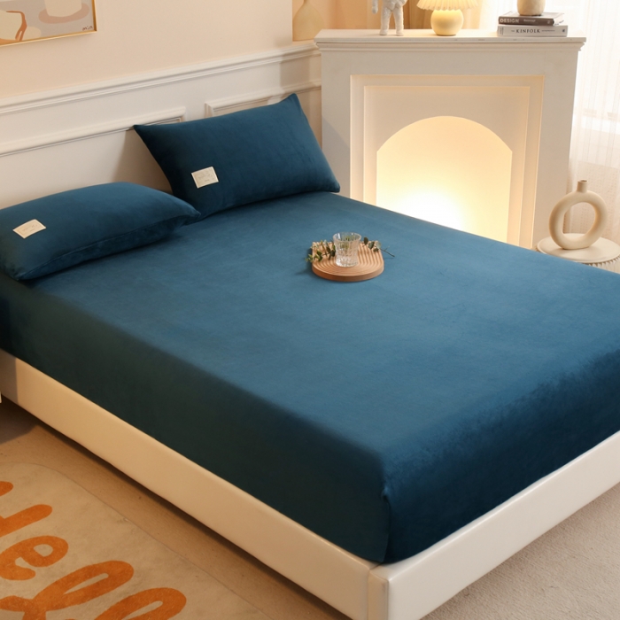 91家纺网 家纺一手货源 找家纺 2025啊雅家居新款牛奶绒全包床笠 藏青