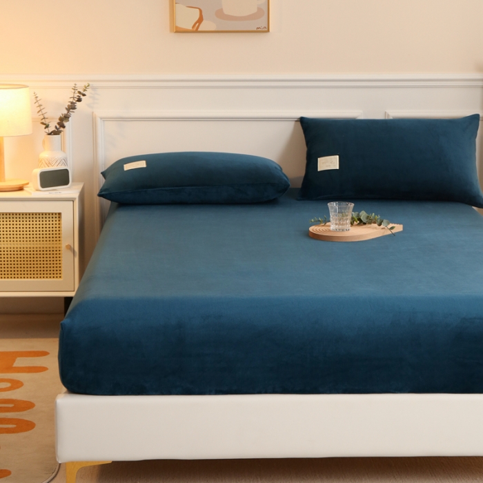 91家纺网 家纺一手货源 找家纺 2025啊雅家居新款牛奶绒全包床笠 藏青