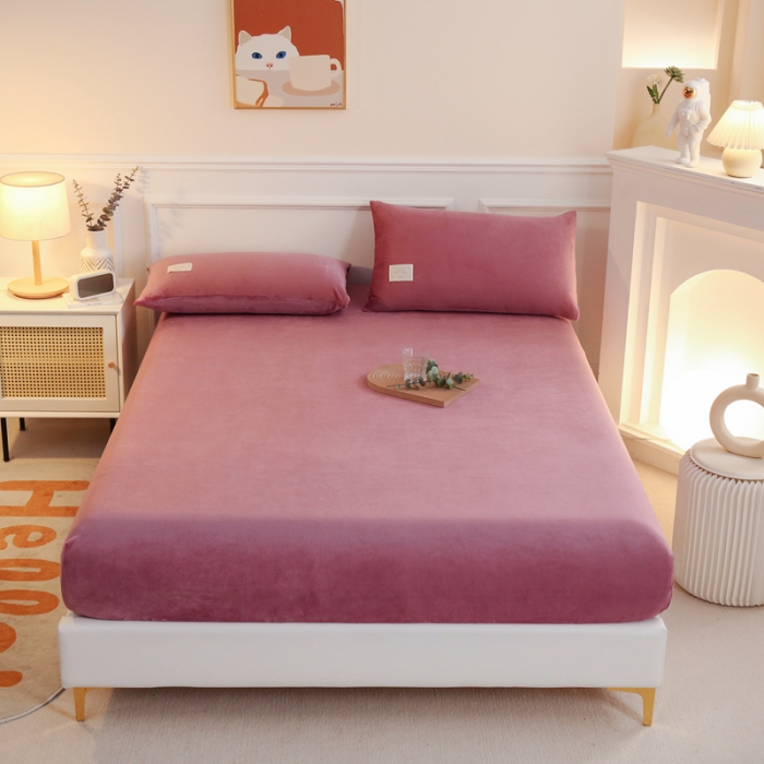 91家纺网 家纺一手货源 找家纺 2025啊雅家居新款牛奶绒全包床笠 豆沙