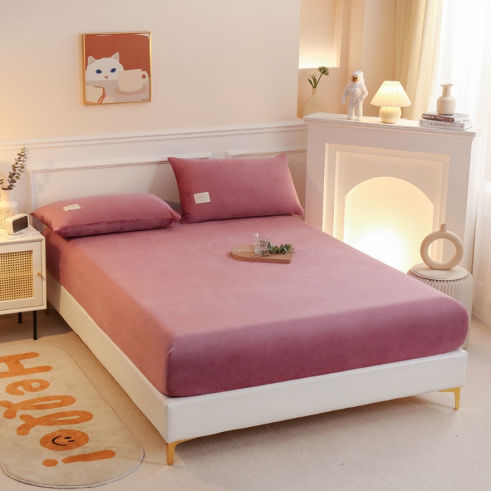 91家纺网 家纺一手货源 找家纺 2025啊雅家居新款牛奶绒全包床笠 豆沙