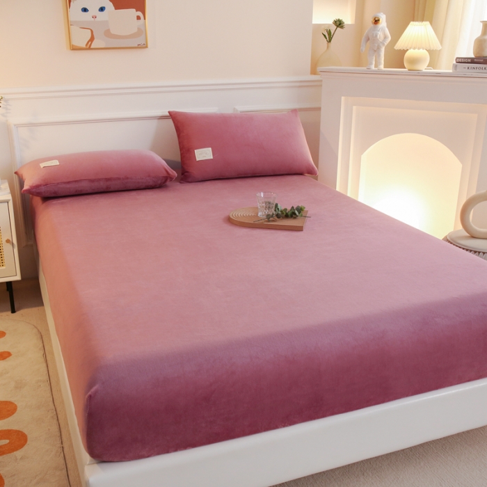 91家纺网 家纺一手货源 找家纺 2025啊雅家居新款牛奶绒全包床笠 豆沙