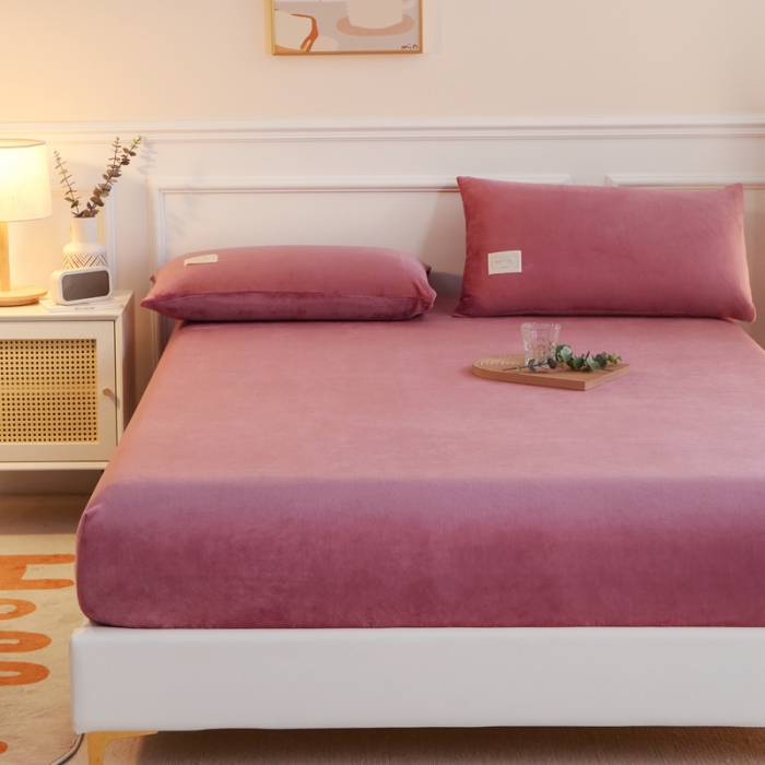 91家纺网 家纺一手货源 找家纺 2025啊雅家居新款牛奶绒全包床笠 豆沙